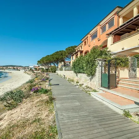 Casa vacanze [ACCESSO PRIVATO SPIAGGIA]Terrazza privata e Wifi *